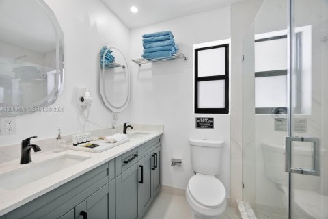 House in Miami, Florida 3 bedrooms, 160.16 sq.m. № 2066509 - photo 14