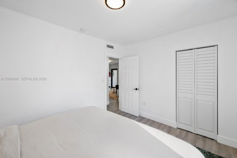 House in Miami, Florida 3 bedrooms, 160.16 sq.m. № 2066509 - photo 17