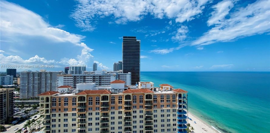 Кондоминиум с 1 спальней в Халландейл-Бич, Флорида № 1964977