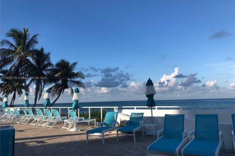 Купить кондоминиум в Халландейл-Бич, Флорида 1 спальня, 92.9м2, № 1964977 - фото 19