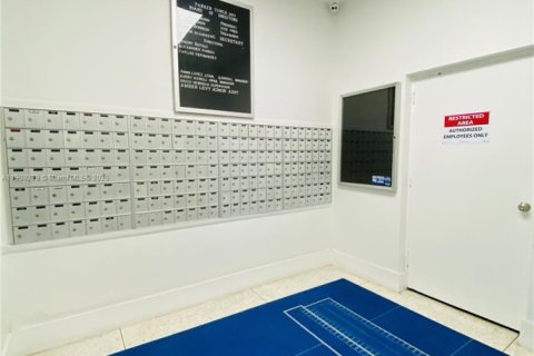 Купить кондоминиум в Халландейл-Бич, Флорида 1 спальня, 92.9м2, № 1964977 - фото 18