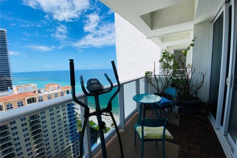 Купить кондоминиум в Халландейл-Бич, Флорида 1 спальня, 92.9м2, № 1964977 - фото 7