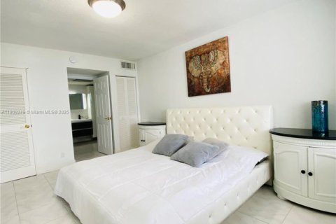 Купить кондоминиум в Халландейл-Бич, Флорида 1 спальня, 92.9м2, № 1964977 - фото 8