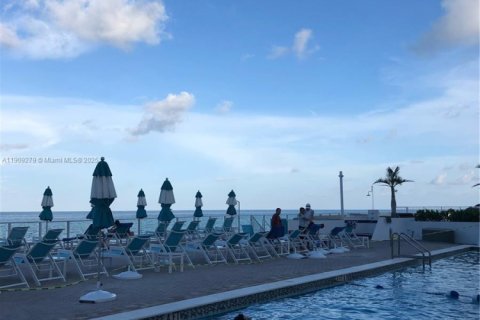 Купить кондоминиум в Халландейл-Бич, Флорида 1 спальня, 92.9м2, № 1964977 - фото 21