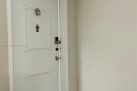 Купить кондоминиум в Халландейл-Бич, Флорида 1 спальня, 92.9м2, № 1964977 - фото 17