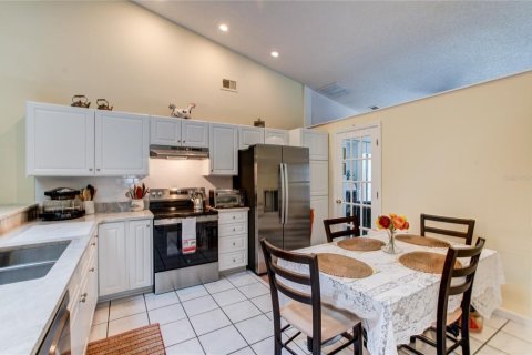House in Oviedo, Florida 4 bedrooms, 218.78 sq.m. № 2091692 - photo 9