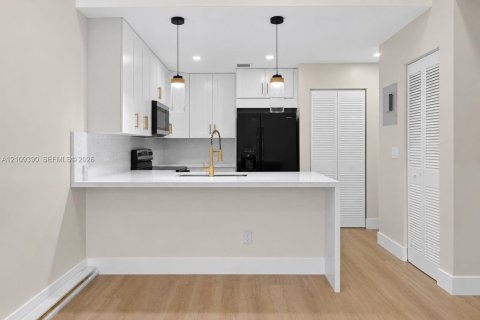 Touwnhouse à vendre à North Lauderdale, Floride: 3 chambres, 116.31 m2 № 2428102 - photo 10