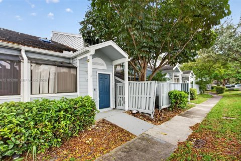 Touwnhouse à vendre à North Lauderdale, Floride: 3 chambres, 116.31 m2 № 2428102 - photo 3