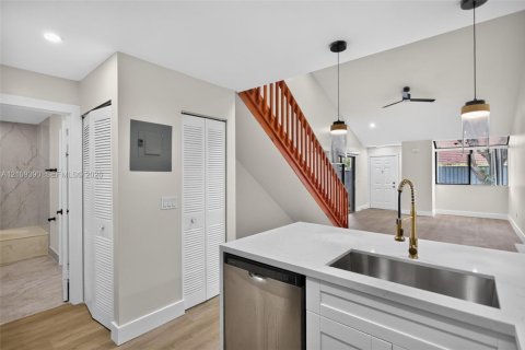 Touwnhouse à vendre à North Lauderdale, Floride: 3 chambres, 116.31 m2 № 2428102 - photo 15