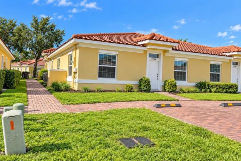 House in Poinciana, Florida 2 bedrooms, 98.01 sq.m. № 2369355