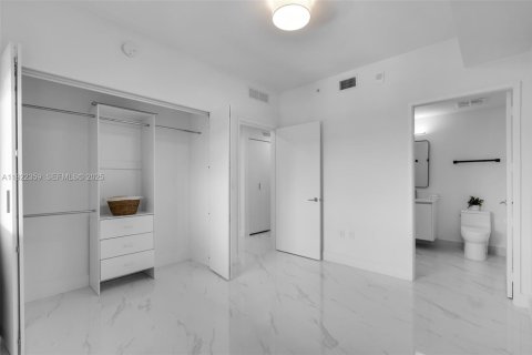 Condominio en venta en Miami, Florida, 3 dormitorios, 152.64 m2 № 1981990 - foto 28