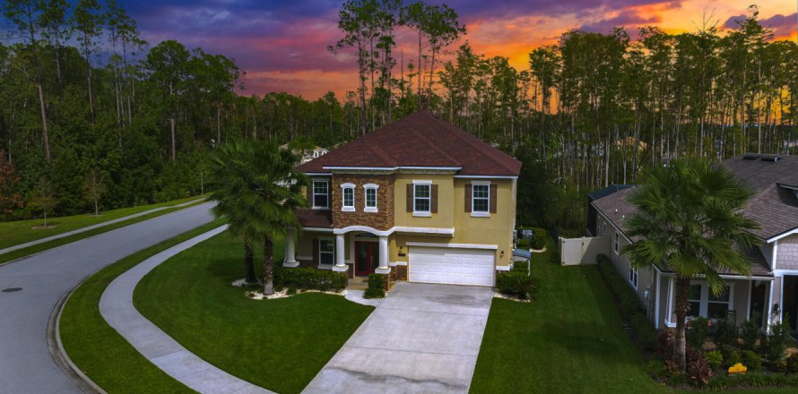 House in Jacksonville, Florida 5 bedrooms, 343.46 sq.m. № 778253