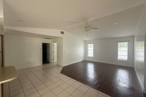 Casa en venta en Cape Coral, Florida, 3 dormitorios, 174.28 m2 № 2381197 - foto 4