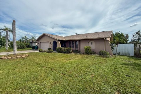 Casa en venta en Cape Coral, Florida, 3 dormitorios, 174.28 m2 № 2381197 - foto 29