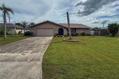 Casa en Cape Coral, Florida 3 dormitorios, 174.28 m2 № 2381197