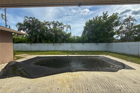Casa en venta en Cape Coral, Florida, 3 dormitorios, 174.28 m2 № 2381197 - foto 30