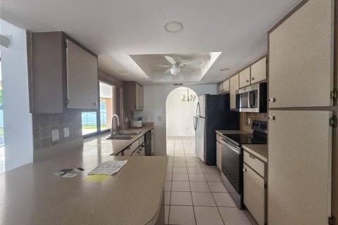 Casa en venta en Cape Coral, Florida, 3 dormitorios, 174.28 m2 № 2381197 - foto 8