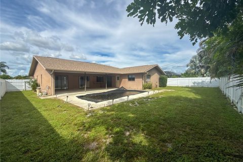 Casa en venta en Cape Coral, Florida, 3 dormitorios, 174.28 m2 № 2381197 - foto 2