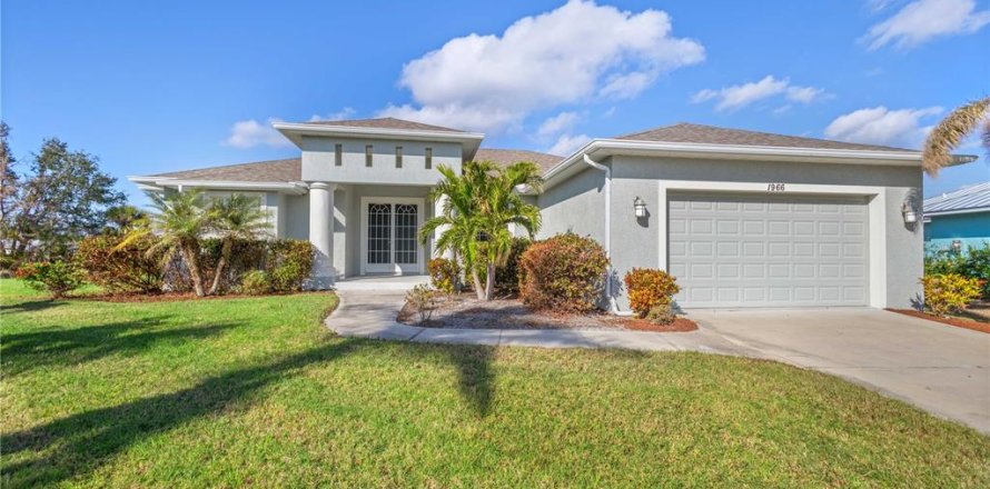 House in Englewood, Florida 3 bedrooms, 205.31 sq.m. № 1542809