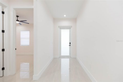 House in Tampa, Florida 4 bedrooms, 221.85 sq.m. № 2368856 - photo 12