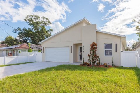 House in Tampa, Florida 4 bedrooms, 221.85 sq.m. № 2368856 - photo 10