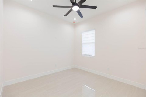 House in Tampa, Florida 4 bedrooms, 221.85 sq.m. № 2368856 - photo 29