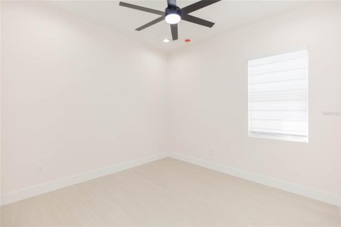 House in Tampa, Florida 4 bedrooms, 221.85 sq.m. № 2368856 - photo 4
