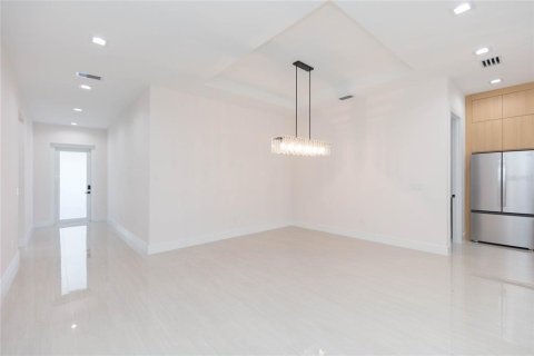 House in Tampa, Florida 4 bedrooms, 221.85 sq.m. № 2368856 - photo 14
