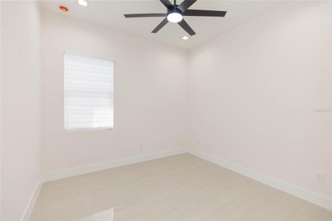 House in Tampa, Florida 4 bedrooms, 221.85 sq.m. № 2368856 - photo 6