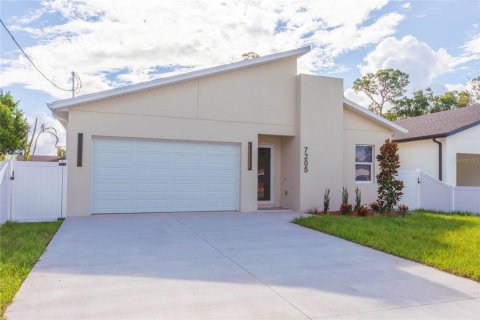 House in Tampa, Florida 4 bedrooms, 221.85 sq.m. № 2368856 - photo 11