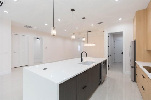 House in Tampa, Florida 4 bedrooms, 221.85 sq.m. № 2368856 - photo 22