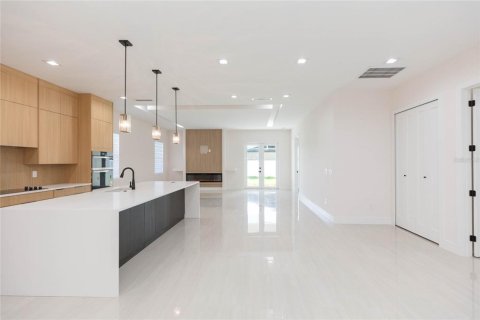 House in Tampa, Florida 4 bedrooms, 221.85 sq.m. № 2368856 - photo 16