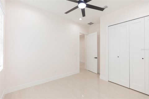 House in Tampa, Florida 4 bedrooms, 221.85 sq.m. № 2368856 - photo 5