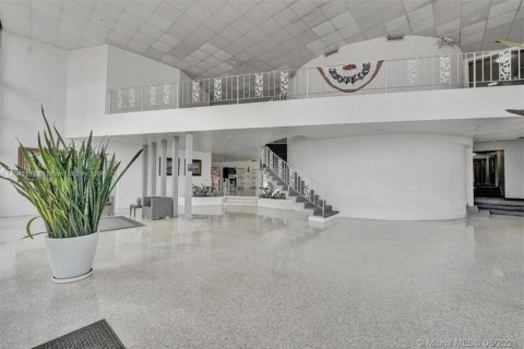 Condo in Miami Beach, Florida  № 1676116 - photo 2