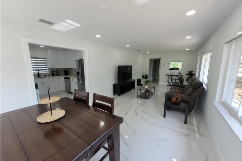 Casa en venta en Temple Terrace, Florida, 3 dormitorios, 115.48 m2 № 2111032 - foto 8