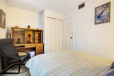 Condo in Plantation, Florida, 2 bedrooms  № 1890621 - photo 24