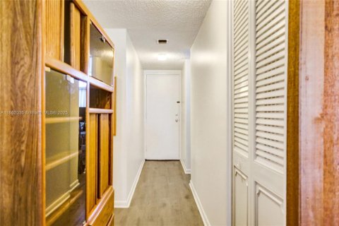 Condo in Plantation, Florida, 2 bedrooms  № 1890621 - photo 5