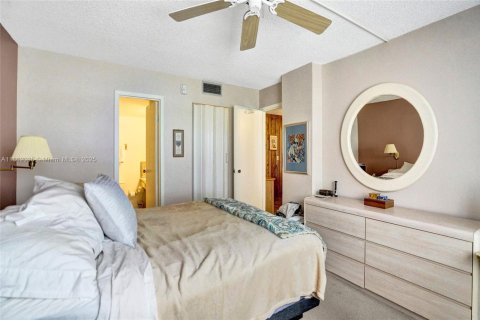 Condo in Plantation, Florida, 2 bedrooms  № 1890621 - photo 19