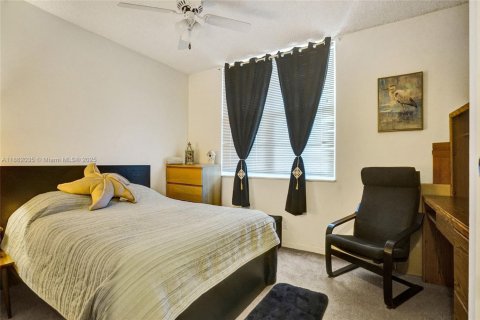 Condo in Plantation, Florida, 2 bedrooms  № 1890621 - photo 22