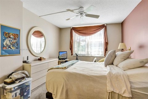 Condo in Plantation, Florida, 2 bedrooms  № 1890621 - photo 17