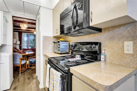 Condo in Plantation, Florida, 2 bedrooms  № 1890621 - photo 8