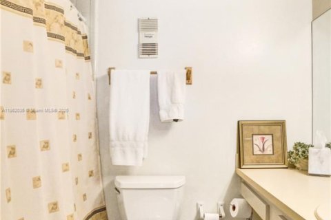 Condo in Plantation, Florida, 2 bedrooms  № 1890621 - photo 21