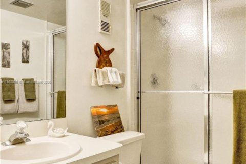 Condo in Plantation, Florida, 2 bedrooms  № 1890621 - photo 25