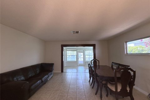 House in New Port Richey, Florida 3 bedrooms, 108.6 sq.m. № 1900463 - photo 16