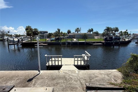 House in New Port Richey, Florida 3 bedrooms, 108.6 sq.m. № 1900463 - photo 4