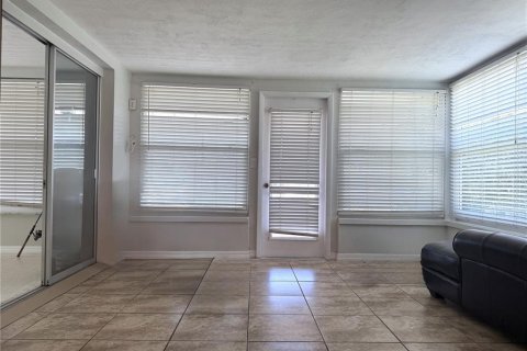 House in New Port Richey, Florida 3 bedrooms, 108.6 sq.m. № 1900463 - photo 29