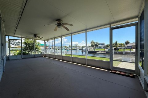 House in New Port Richey, Florida 3 bedrooms, 108.6 sq.m. № 1900463 - photo 9