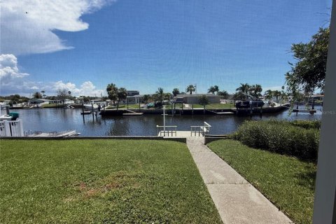 House in New Port Richey, Florida 3 bedrooms, 108.6 sq.m. № 1900463 - photo 3