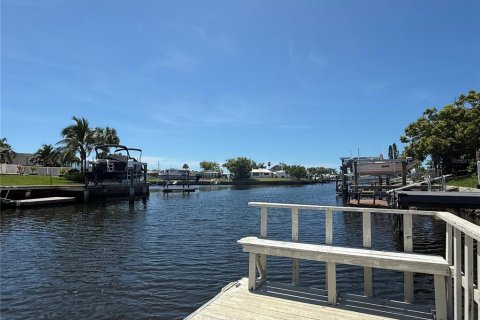 House in New Port Richey, Florida 3 bedrooms, 108.6 sq.m. № 1900463 - photo 6