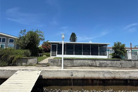 House in New Port Richey, Florida 3 bedrooms, 108.6 sq.m. № 1900463 - photo 10